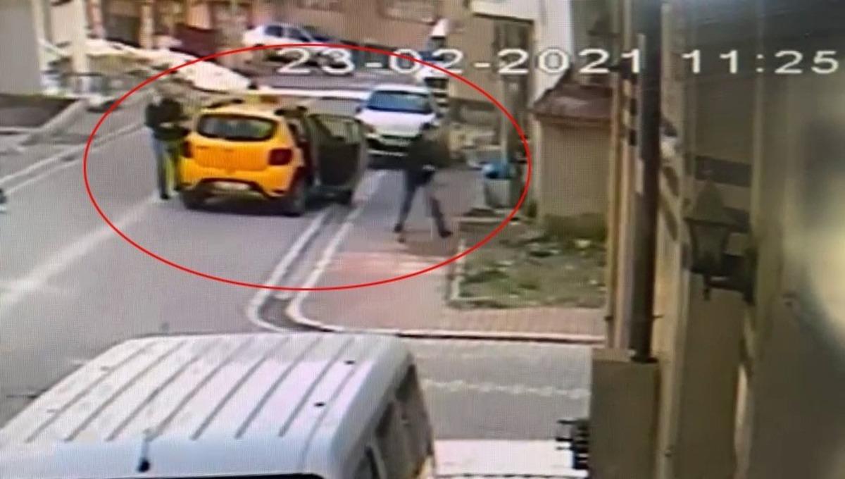 Esenyurt&rsquo;ta taksiciyi gasp eden zanlı kamerada
