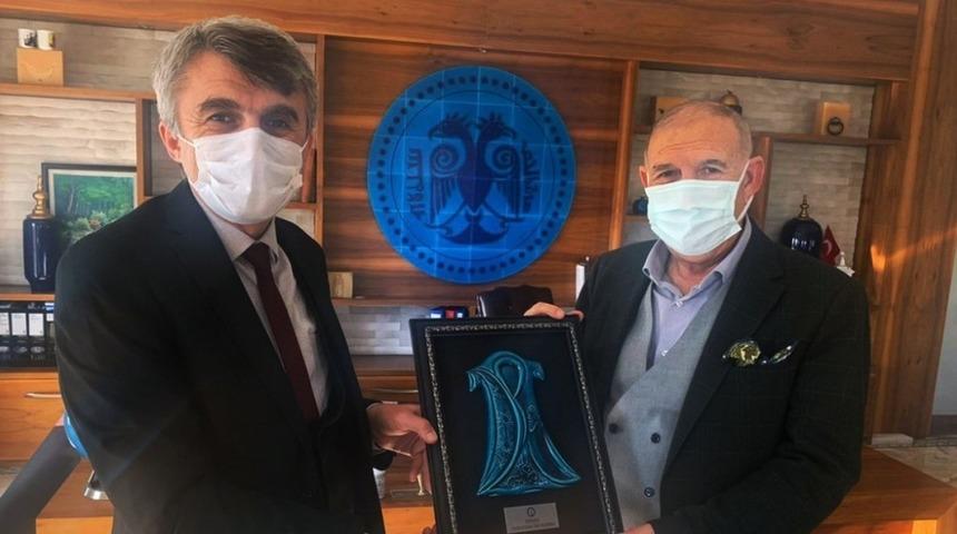 DP&Uuml;&rsquo;n&uuml;n başarılı &ouml;ğrencilerine burs desteği