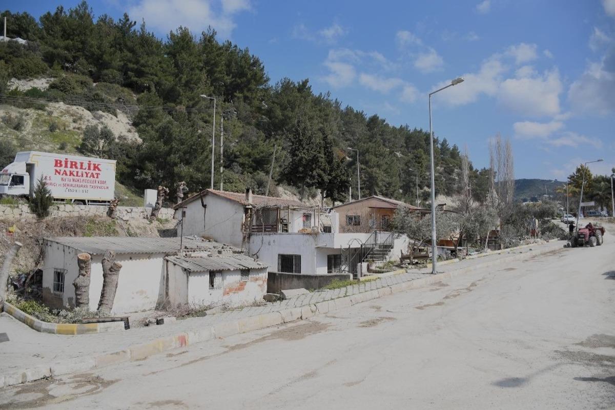 Kuşadası&rsquo;nda dere yatağındaki evler vatandaşlarla anlaşma yapılarak yıkılacak