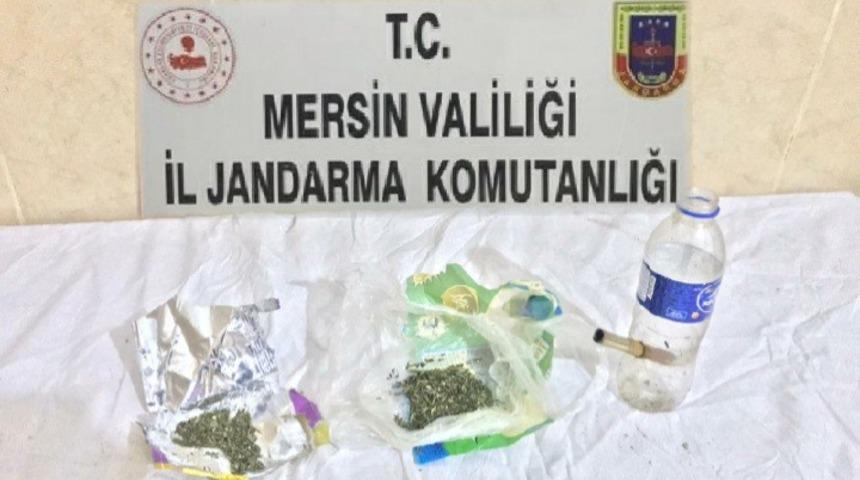 Otomobilde uyuşturucu kullanan 2 kişi yakalandı