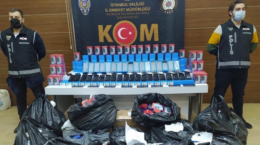 İstanbul&rsquo;da 4 bin ka&ccedil;ak cep telefonu ele ge&ccedil;irildi