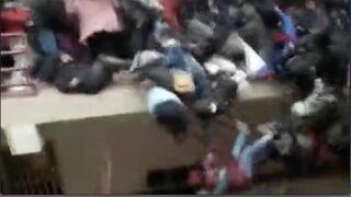 Bolivya'da korkuluk faciası: 7 öğrenci hayatını kaybetti