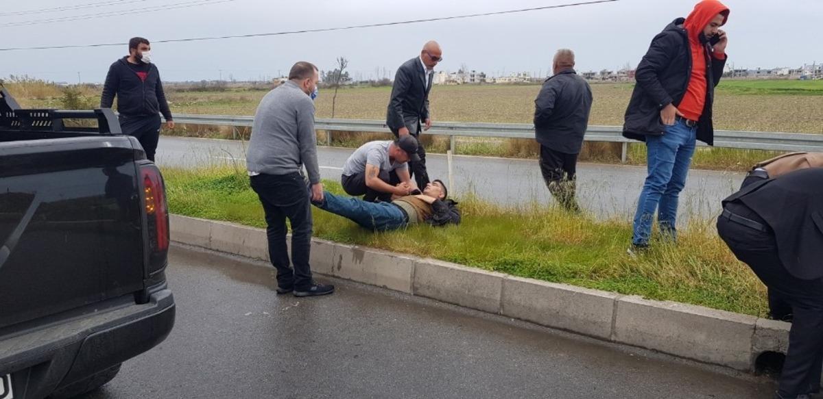 Trafik kazası sonrası d&uuml;ş&uuml;nd&uuml;ren ilk yardım kargaşası