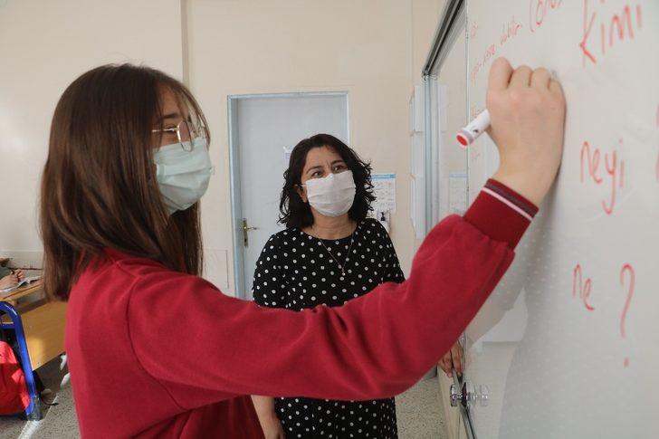 Yüz yüze eğitime başlayan öğrenciler, okullarına kavuşmanın mutluluğunu yaşıyorlar G2