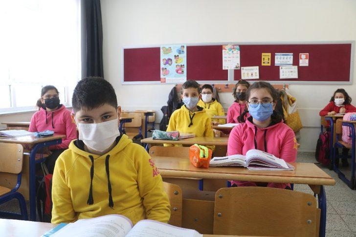 Yüz yüze eğitime başlayan öğrenciler, okullarına kavuşmanın mutluluğunu yaşıyorlar G5