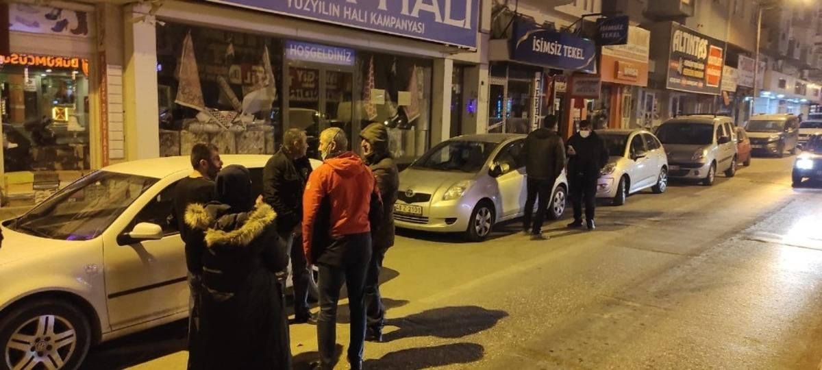 Kaza sesini duyarak evlerinden &ccedil;ıkan ara&ccedil; sahipleri b&uuml;y&uuml;k şok yaşadı