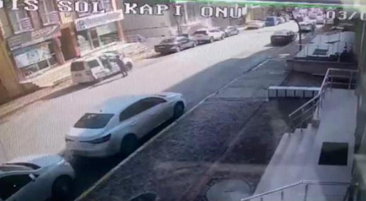 &Uuml;mraniye&rsquo;de sokakta silahlı dehşet kamerada