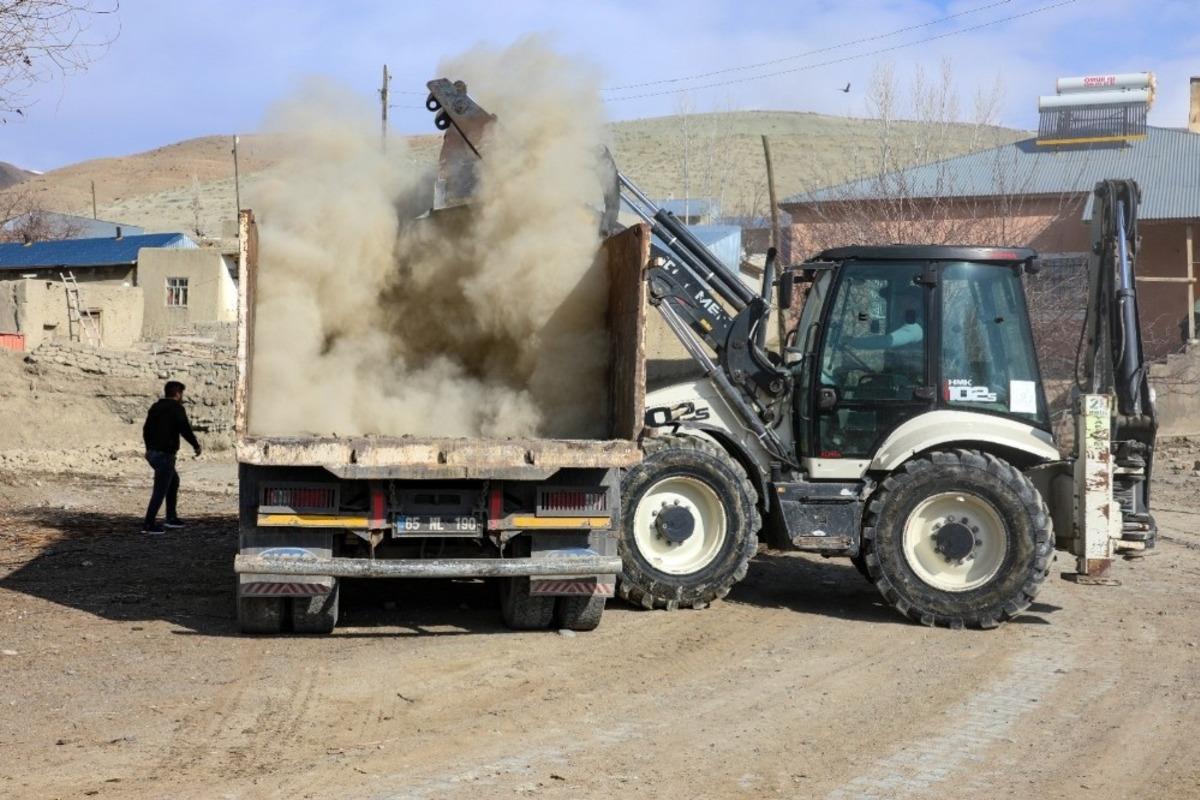 G&uuml;rpınar Belediyesi il&ccedil;edeki metruk yapıları yıkıyor