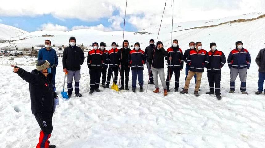 B&uuml;y&uuml;kşehir ekiplerine karla m&uuml;cadele eğitimi