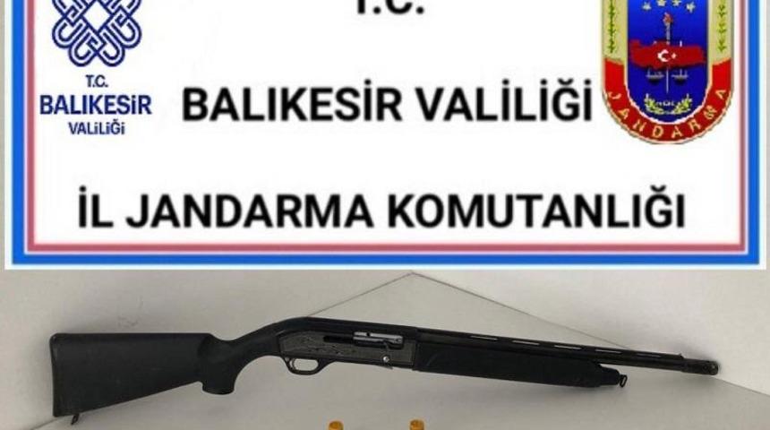 Balıkesir&rsquo;de jandarma 15 aranan şahsı yakaladı