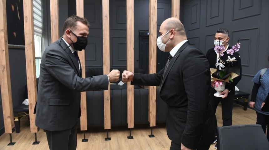 Sağlık &ccedil;alışanlarından Başkan &Ouml;zyiğit&rsquo;e teşekk&uuml;r ziyareti