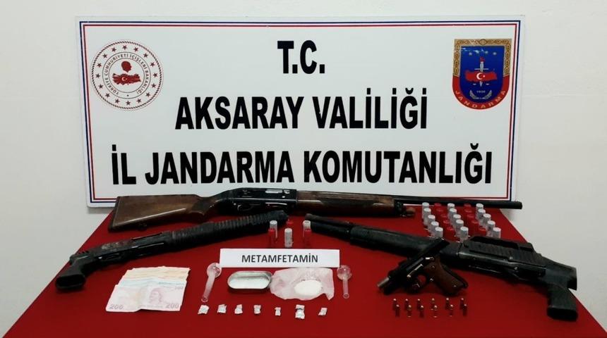Jandarmanın uyuşturucu operasyonunda evden cephanelik &ccedil;ıktı
