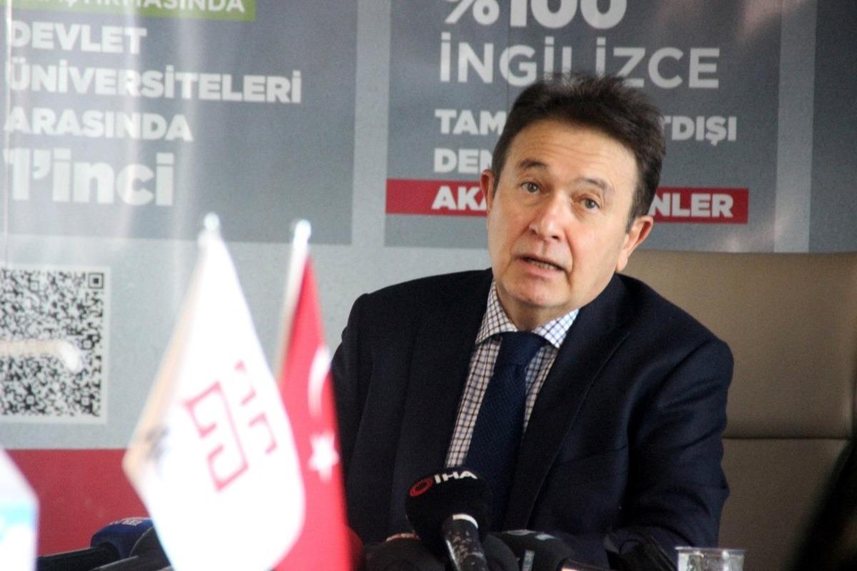 AG&Uuml; Rekt&ouml;r&uuml; Sabuncuoğlu: "Bu g&uuml;zel şehre 13 &ouml;d&uuml;l getirdik"