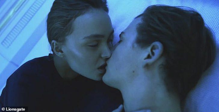 Johnny Depp’in kızı Lily-Rose Depp, babasının tahtına gözünü dikti G1