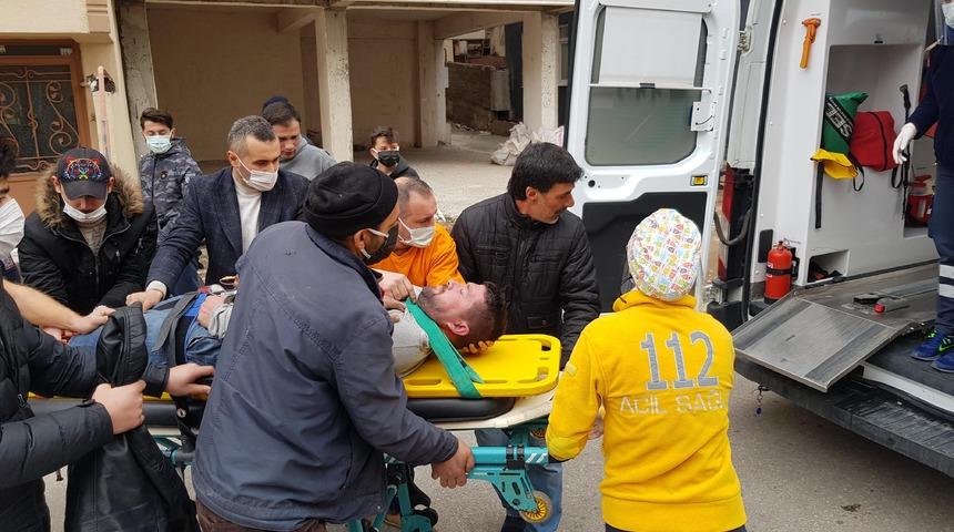 Hayvanları yüzünden uyarılınca çatıya çıkıp intihara kalkıştı