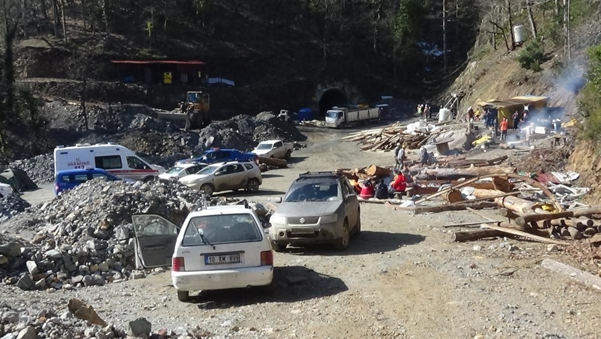 G&ouml;&ccedil;&uuml;k altındaki madenciyi kurtarma &ccedil;alışmaları devam ediyor