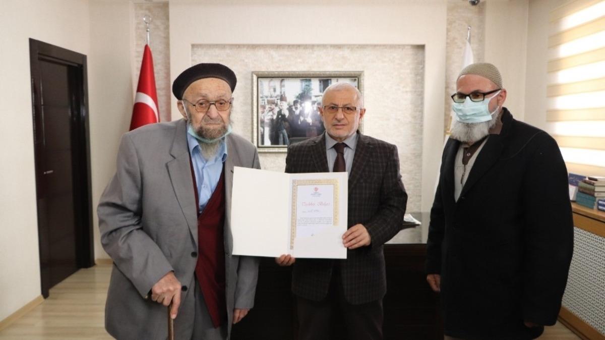 Yozgat&rsquo;tan Sivas&rsquo;a geldi, cami i&ccedil;in bağış yaptı