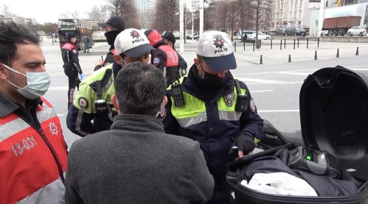 (&Ouml;zel) Taksim&rsquo;de uygulamada ilgin&ccedil; anlar: &ldquo;&Ccedil;akar kullanmıyorum, &ccedil;ocuğum i&ccedil;in almıştım&rdquo;