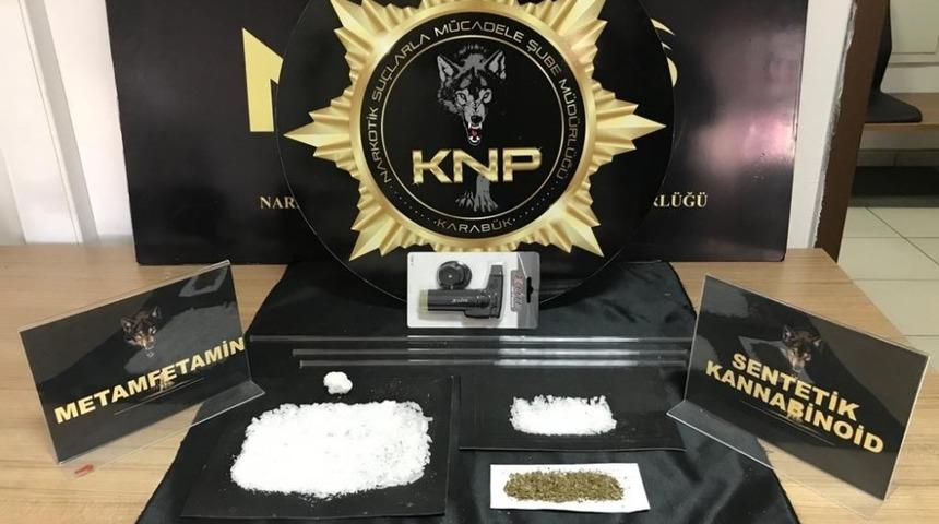 Karab&uuml;k&rsquo;te uyuşturucu operasyonu : 4 g&ouml;zaltı