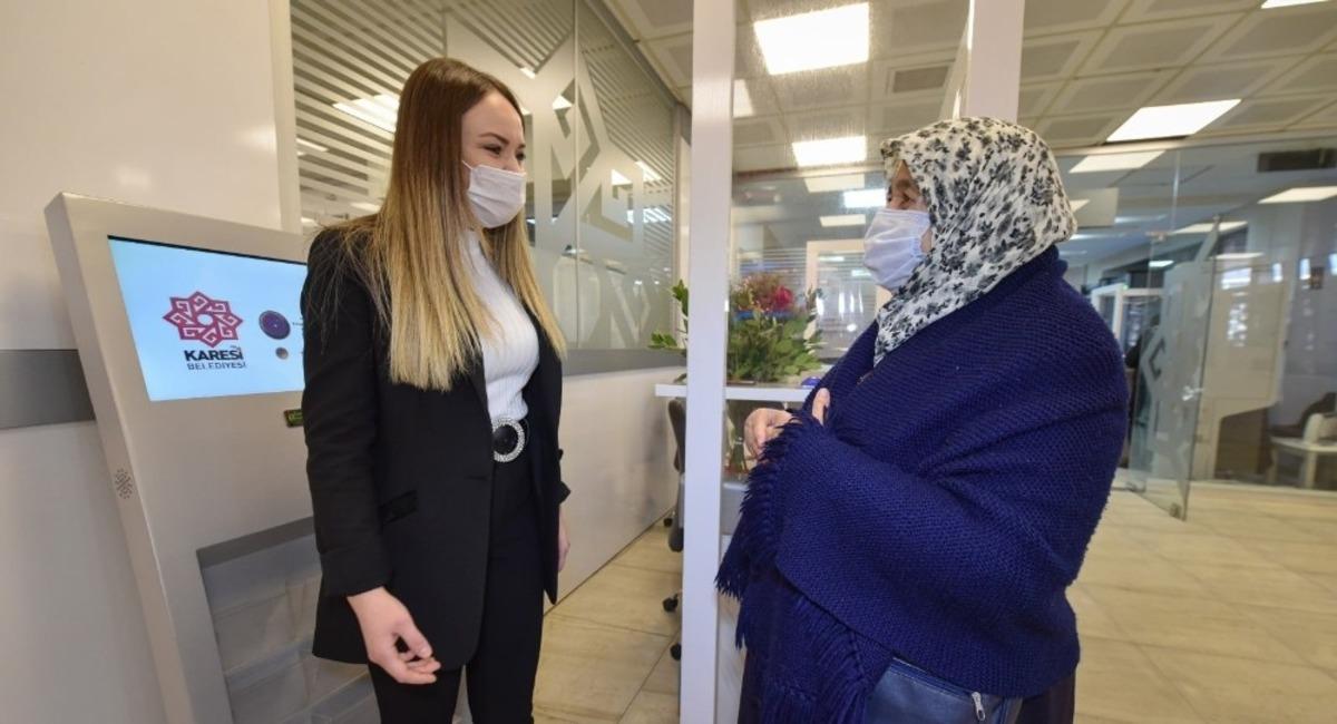 Karesi Beyaz Masa, insan ve &ccedil;&ouml;z&uuml;m odaklı &ccedil;alışıyor