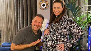 Kemal Sunal'ın kızı Ezo Sunal anne oldu