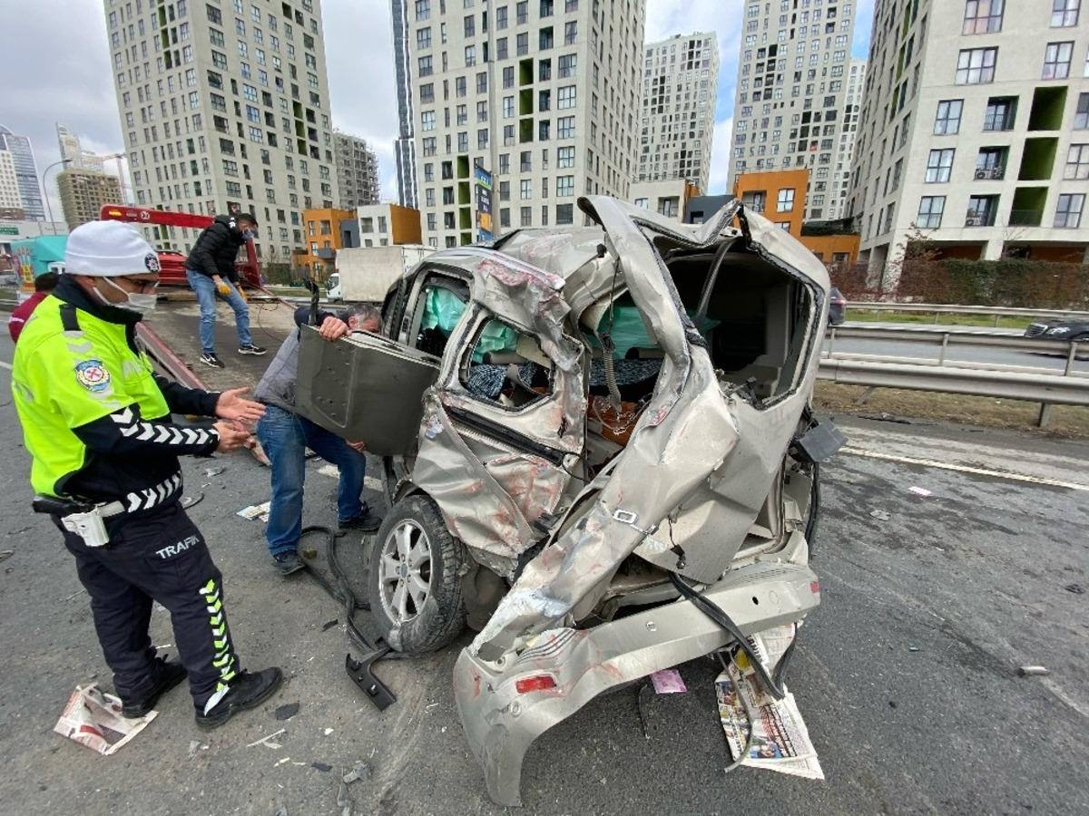 Haramidere TEM Bağlantı yolunda can pazarı: 5 yaralı