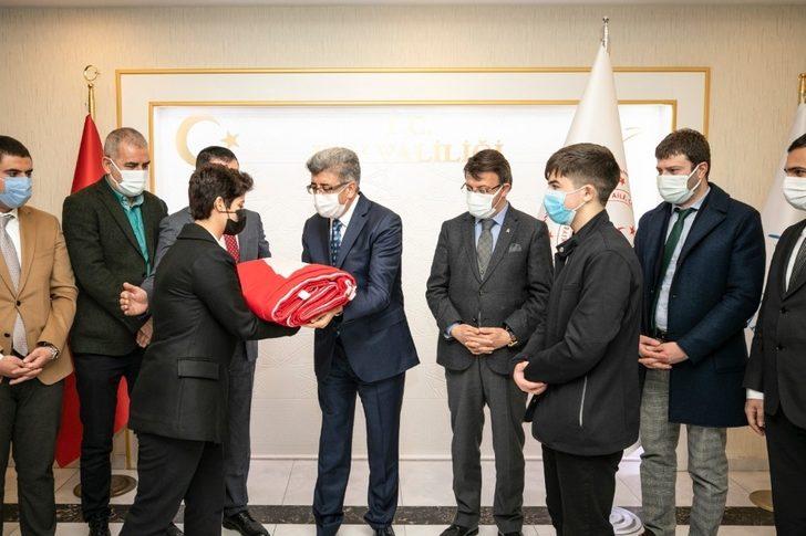 “Anadolu Gönül Yolu 81 Genç 81 Bayrak Projesi” kapsamındaki Türk bayrağı Van’a ulaştı G3