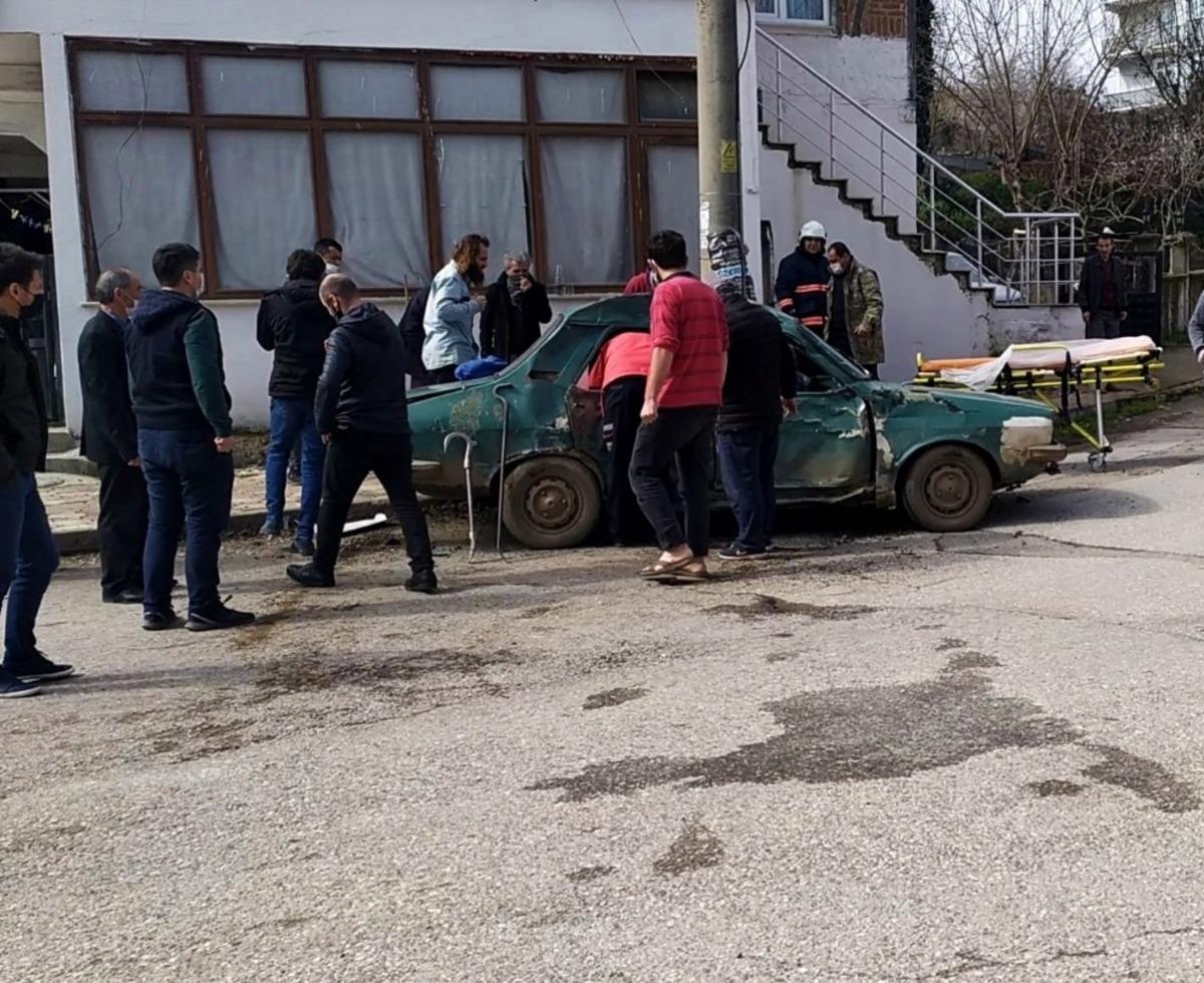 Beton mikseri otomobile &ccedil;arptı: 3 yaralı