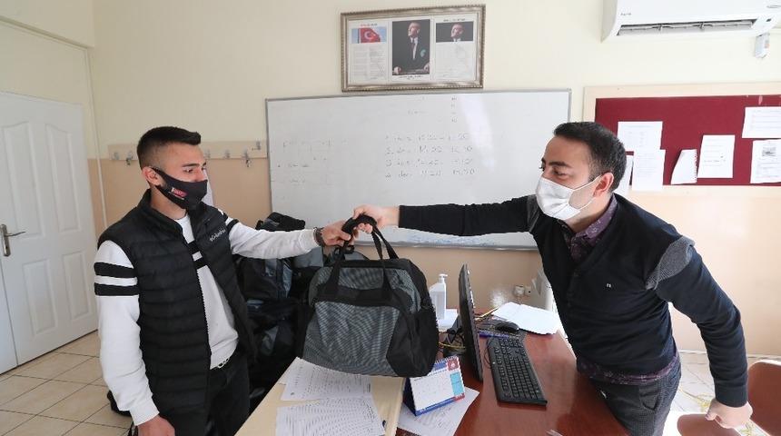 Şahinbey’den 40 bin 799 Mehmetçik’e çanta