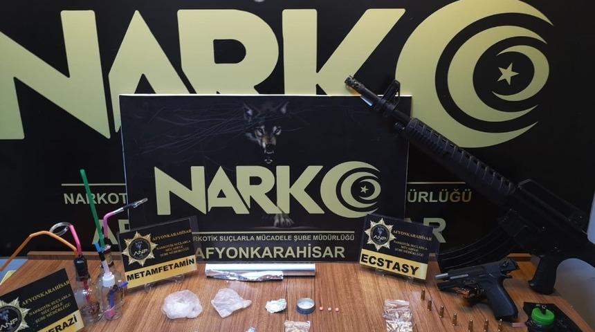 Satışa hazır uyuşturucu ile yakalanan 5 şüpheli tutuklandı