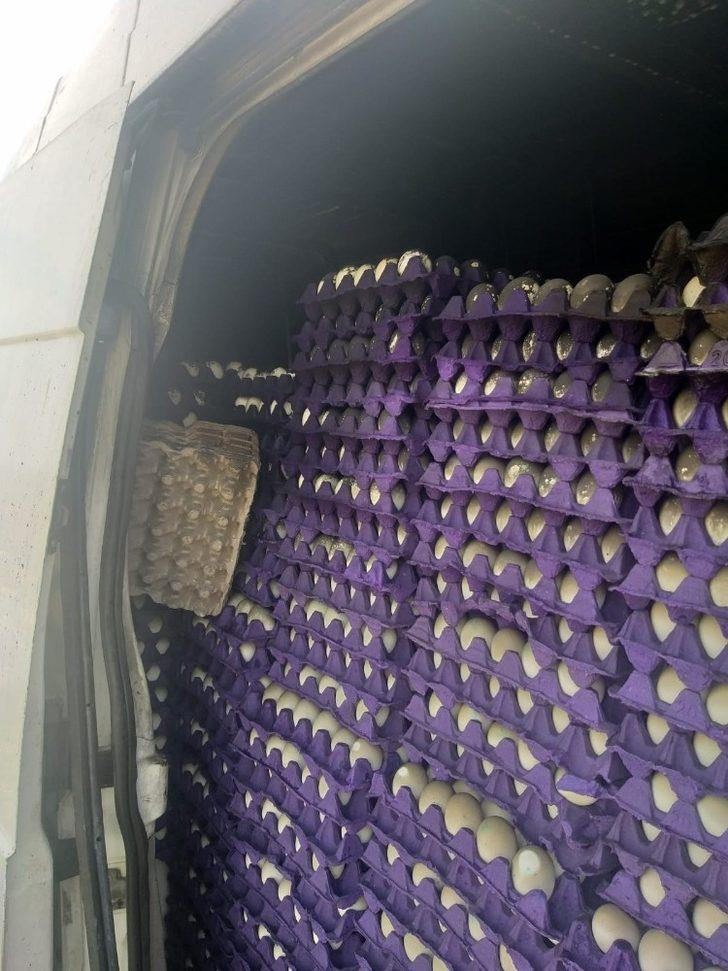 Besni’de yumurta yüklü minibüs alev aldı G2