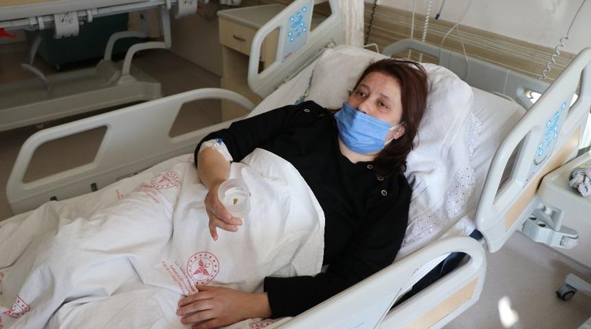 Nefes darlığı ve şiddetli ağrı çeken hastanın ciğerinden Arnavut biberi çıktı