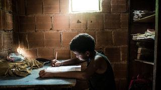 168 milyon çocuk bir yıldır okula gidemiyor!