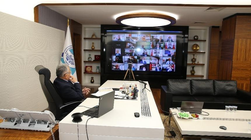 Başkan Büyükkılıç, yeni kontrollü normalleşme sonrasında İl Pandemi Kurulu Toplantısı’na katıldı