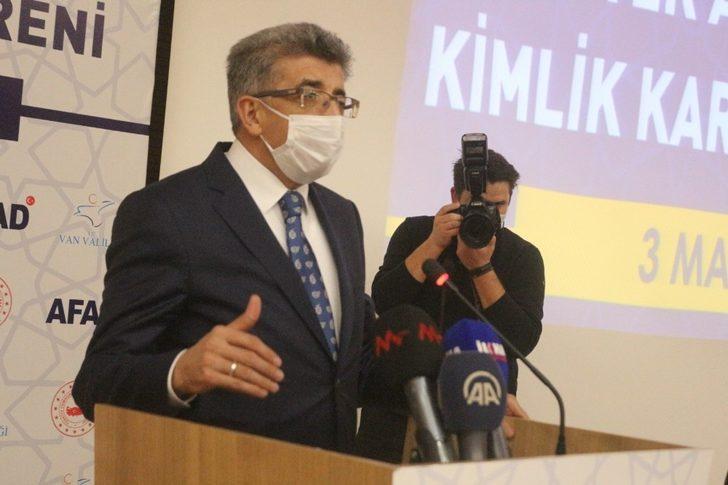 Vali Bilmez, AFAD gönüllülerine kimliklerini verdi G3