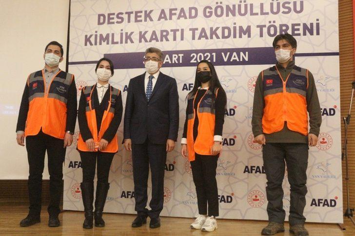 Vali Bilmez, AFAD gönüllülerine kimliklerini verdi G4