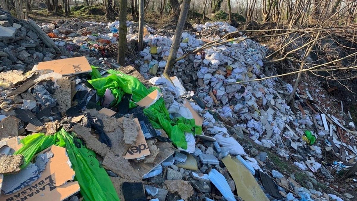 Sapanca G&ouml;l&uuml;&rsquo;n&uuml; besleyen dere SASKİ ekiplerince temizlendi