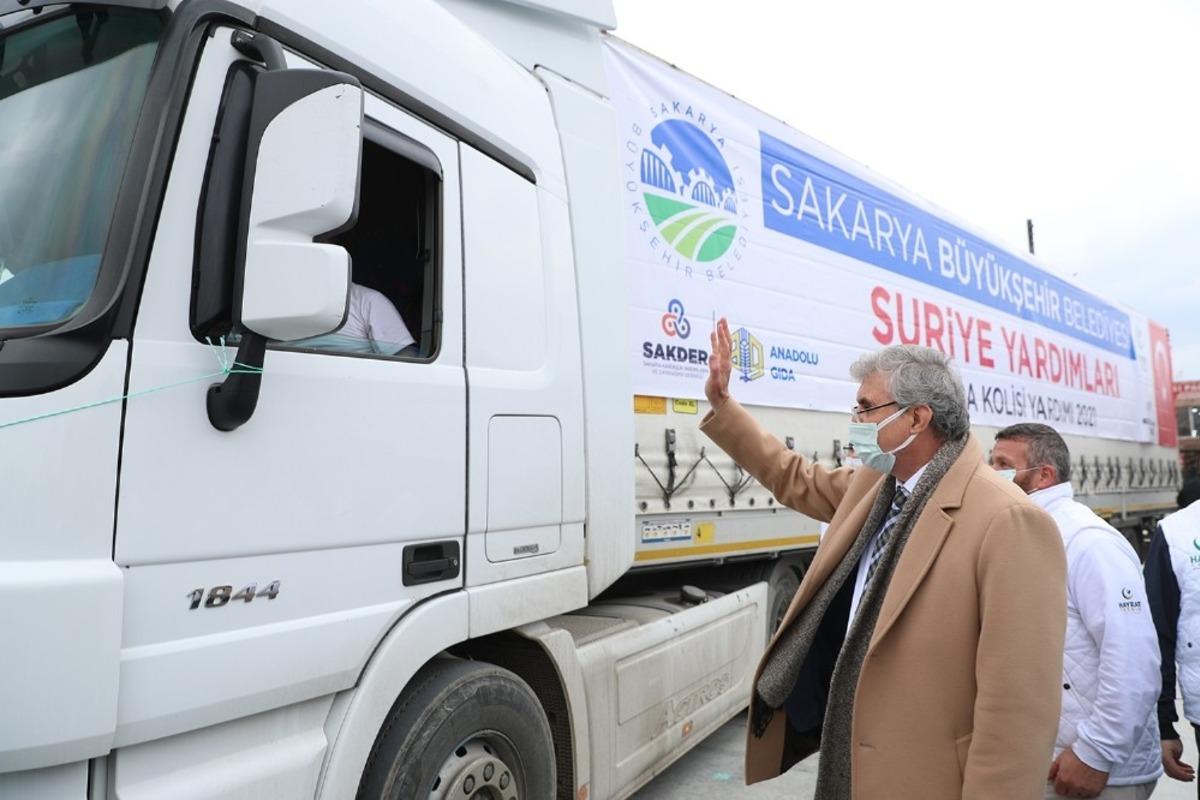 İdlib&rsquo;e gitmek i&ccedil;in hazırlanan 11 tır yardım malzemesi Sakarya&rsquo;dan yola &ccedil;ıktı