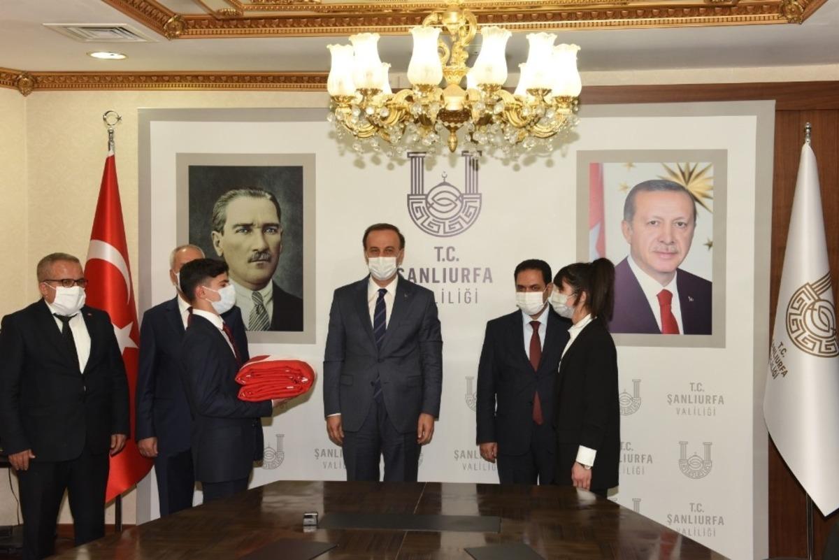 81 gen&ccedil; 81 bayrak devir teslimi Şanlıurfa&rsquo;da ger&ccedil;ekleşti