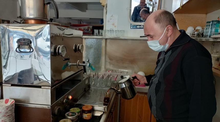 G&ouml;nen&rsquo;de kahvehaneler esnafa &ccedil;ay servisine başladı