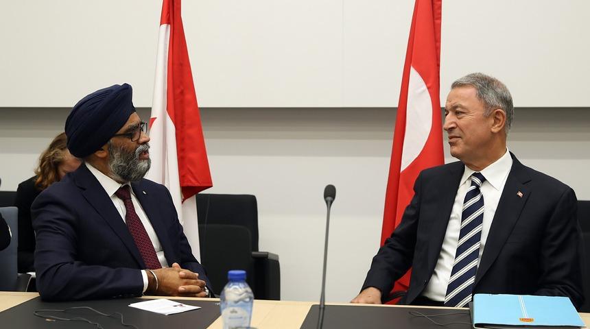 Milli Savunma Bakanı Akar, Kanadalı mevkidaşı Sajjan ile telefonda görüştü