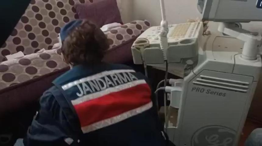 Apartman dairesinde kürtaj yapan kadın yakayı ele verdi