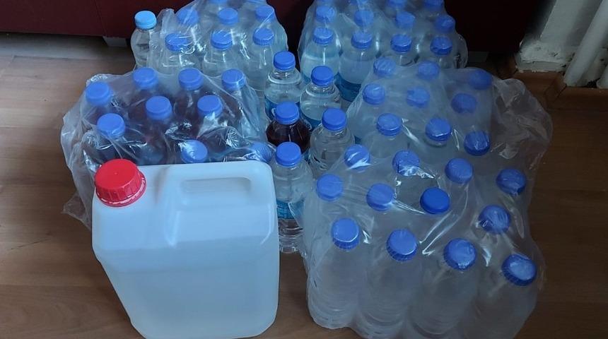 Yarım litrelik pet şişelerdeki sahte i&ccedil;kiler t&uuml;ketilmeden ele ge&ccedil;irildi