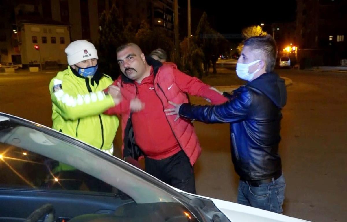 Alkoll&uuml; ara&ccedil; kullanırken yakalandı, &ldquo;Alkol alıyorlar&rdquo; diye şikayet etti