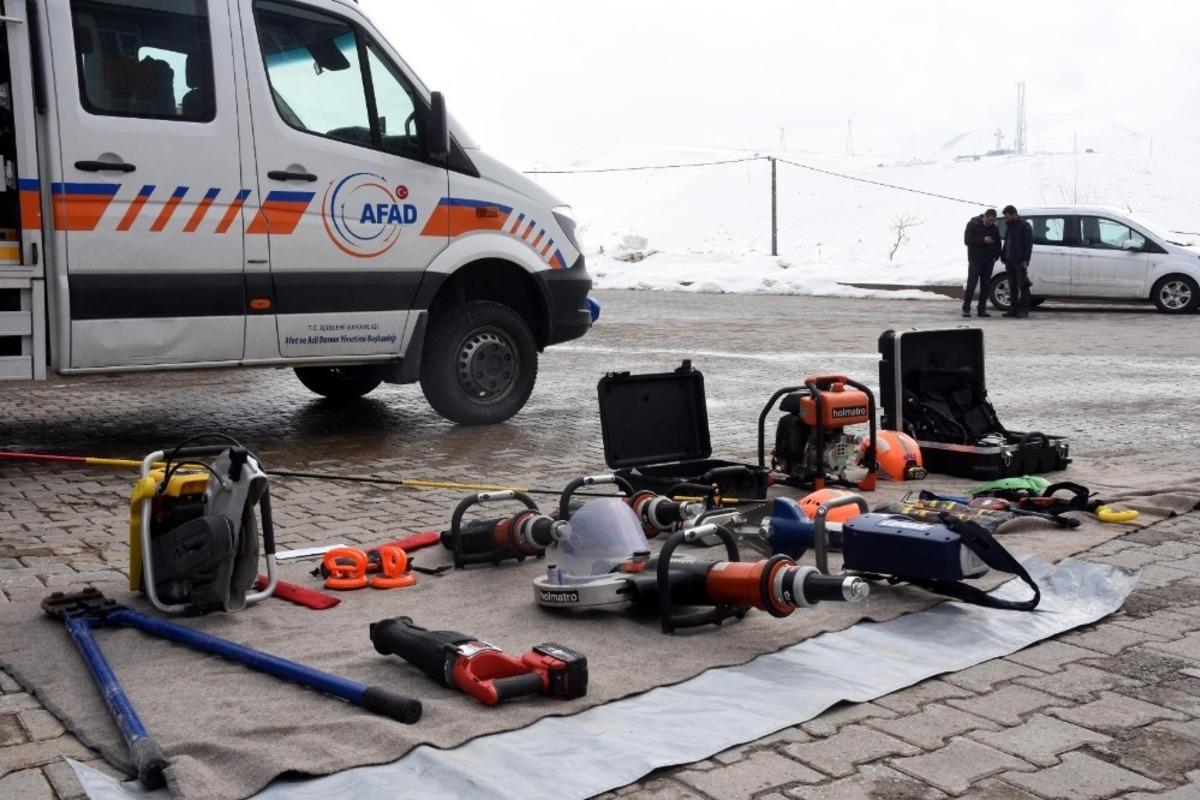 Bitlis&rsquo;te 20 g&ouml;n&uuml;ll&uuml; gen&ccedil; AFAD eğitimi alıyor