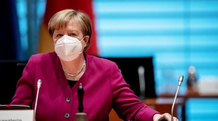 Covid aşısı: Almanya Başbakanı Merkel, AstraZenaca aşısının 65 yaş ve &uuml;st&uuml; kişilere de yapılacağını a&ccedil;ıkladı