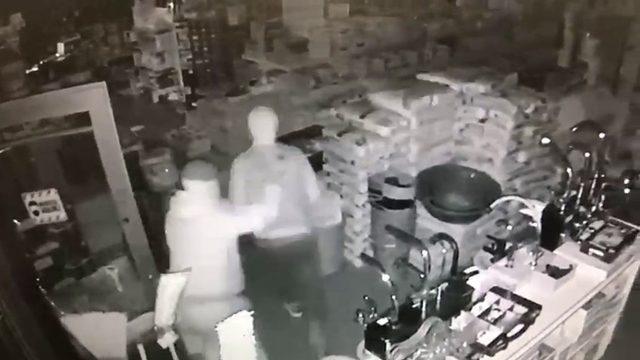 Nalburda 400 bin liralık soygun kamerada