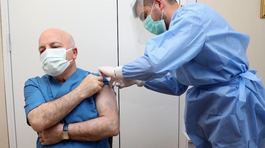 Başkan Sekmen: &ldquo;Salgını yenmemizde en etkin fakt&ouml;r kuşkusuz aşı olmak&rdquo;