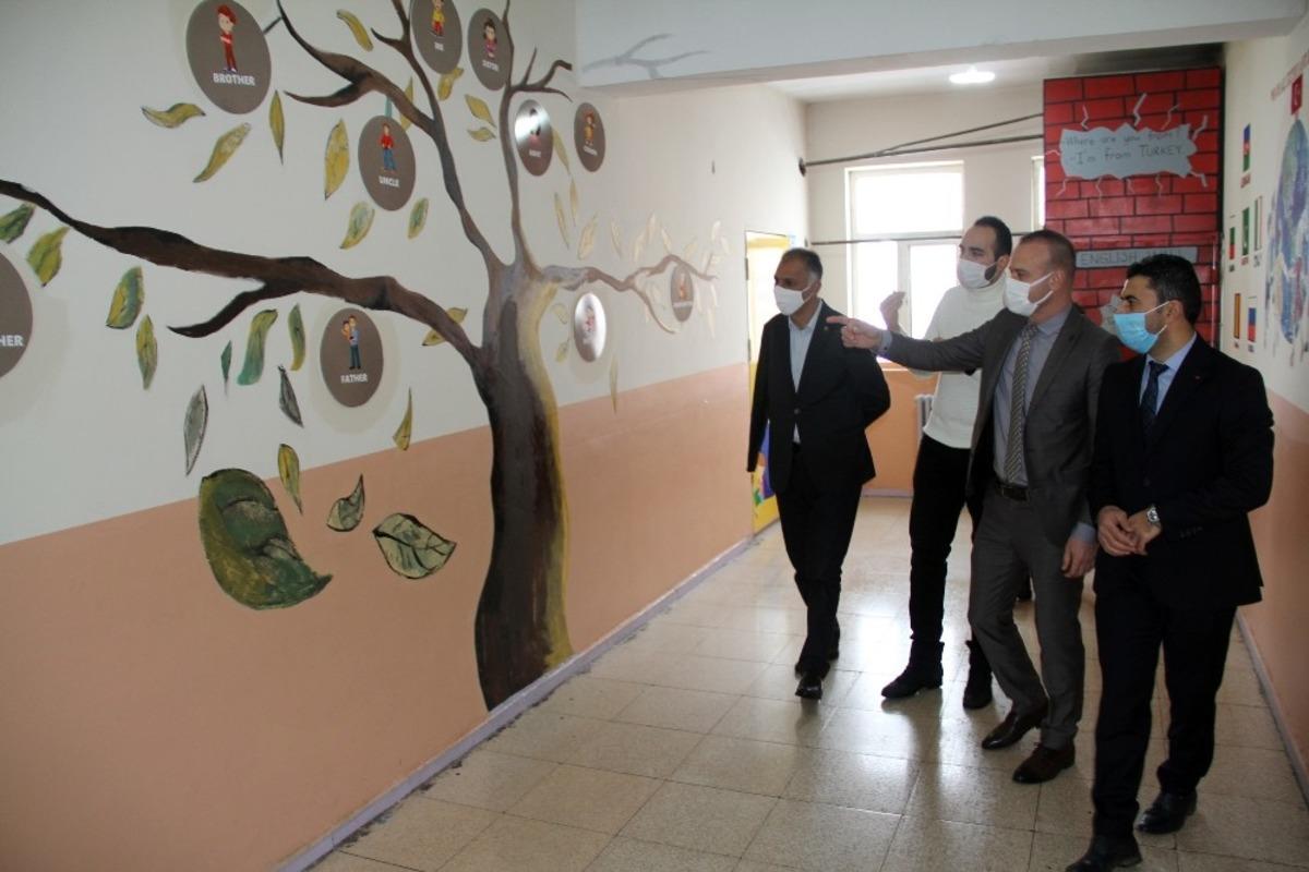 Ağrı Milli Eğitim M&uuml;d&uuml;r&uuml; Tekin, dil sokağı ile m&uuml;zik sınıfının a&ccedil;ılışını ger&ccedil;ekleştirdi