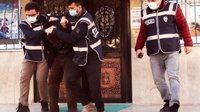 Cami faresi yakalandı